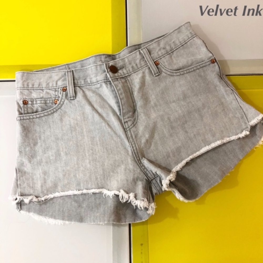 Levi's Cut Off Light Gray Shorts 29" W